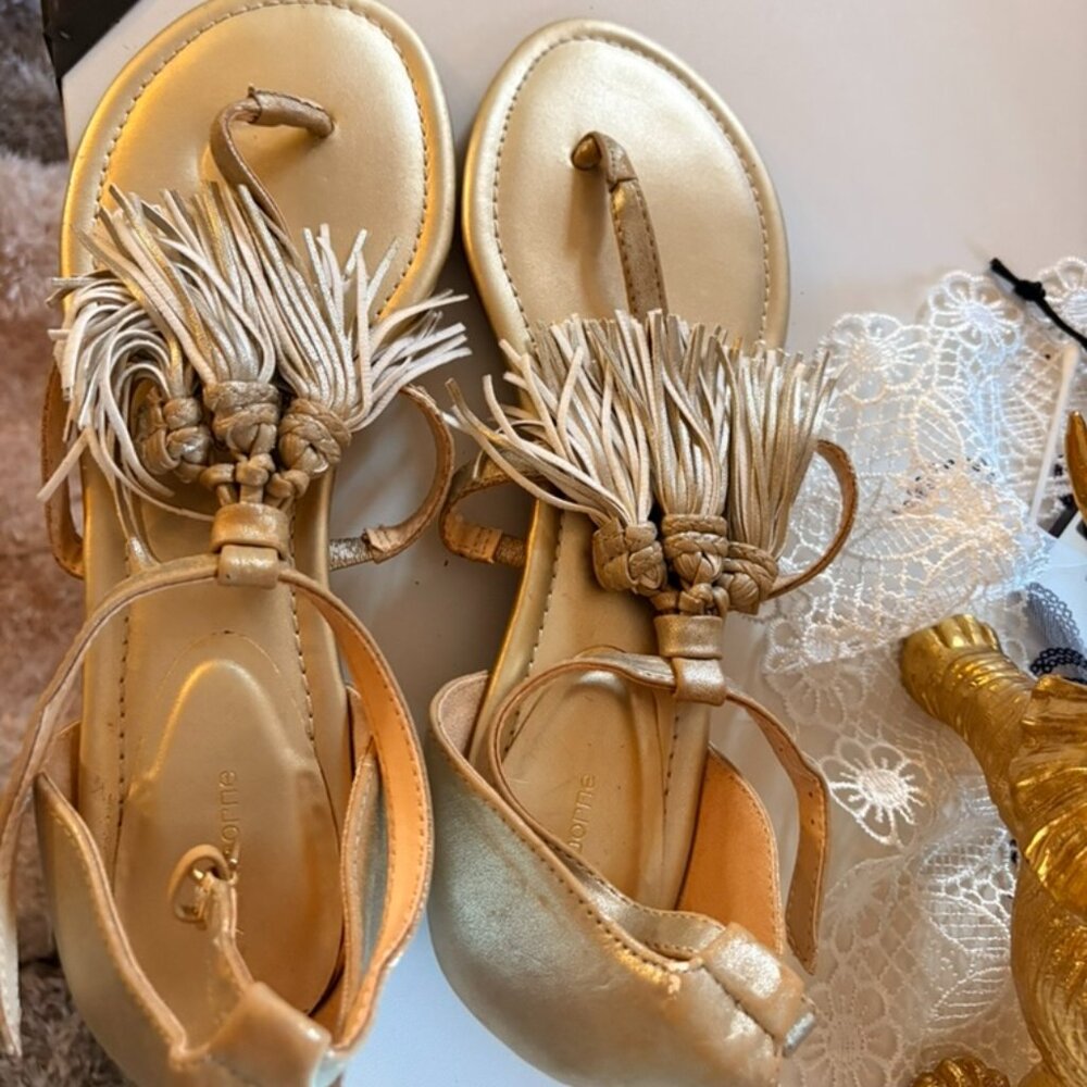 Liz Claiborne Sandals Women's 10 Darcy Thong Tassel Faux Leather Flat